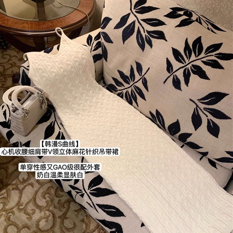 白色v领无袖吊带连衣裙女秋冬收腰显瘦包臀裙内搭针织长裙