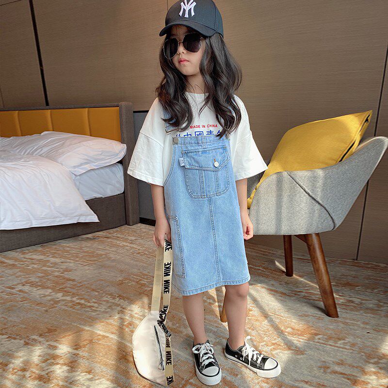 女童背带裙春装2024新款大童纯棉宽松洋气牛仔吊带连衣裙裙子薄款
