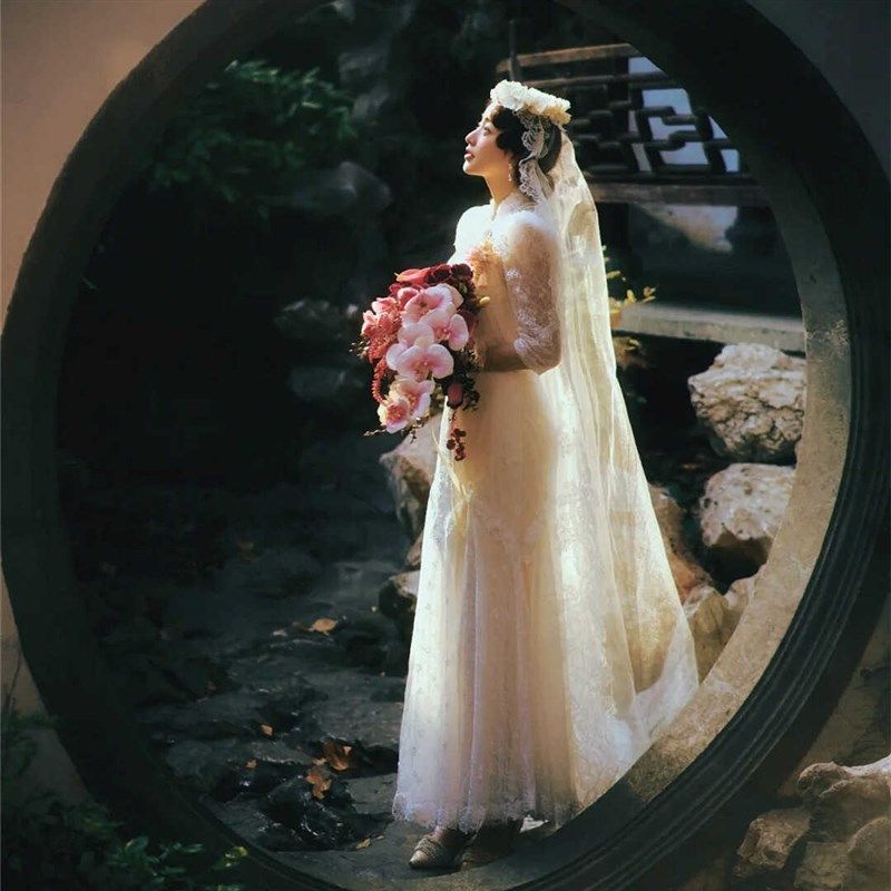 新中式复古园林风旅拍轻婚纱新娘小个子结婚出门纱法式敬酒礼服秋