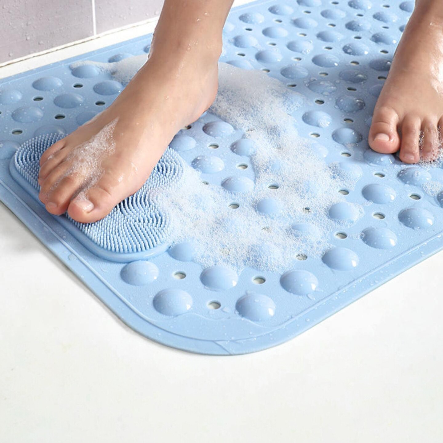 云朵按摩浴室防滑垫家用地垫带吸盘漏水孔洗澡脚垫新款