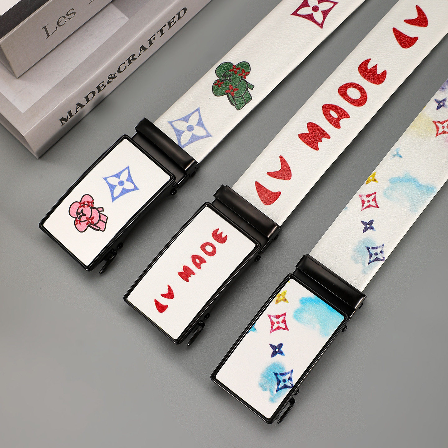 皮带时尚字母男士腰带涂鸦商务牛仔裤休闲百搭潮流全卡槽带自动扣