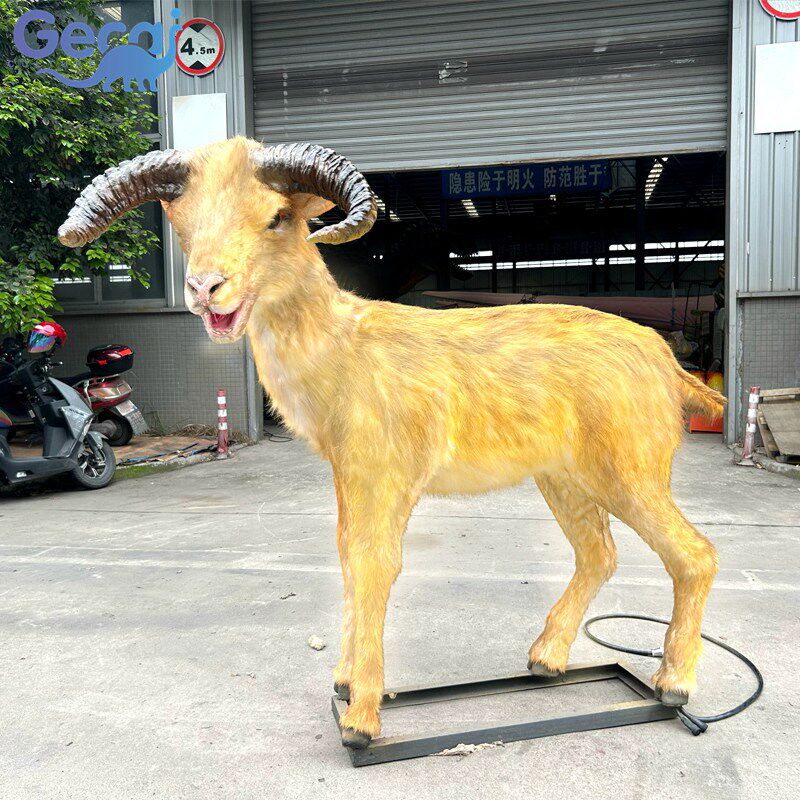 仿真山羊模型农场装饰道具摆件玻璃钢雕塑皮毛动物工艺品厂家