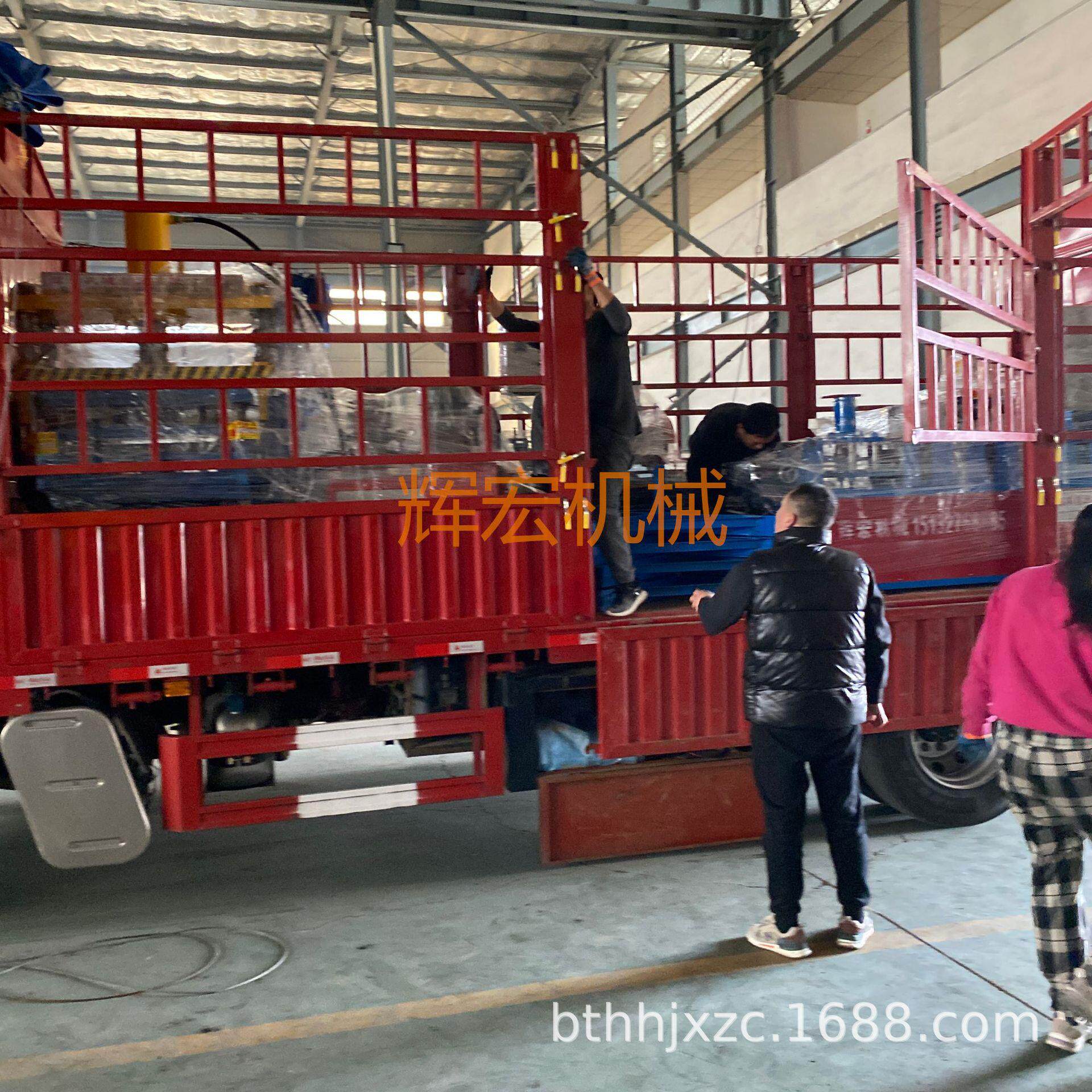 300*600集成顶扣板全自动集成吊顶压板机压铝扣板机器铝扣板机器