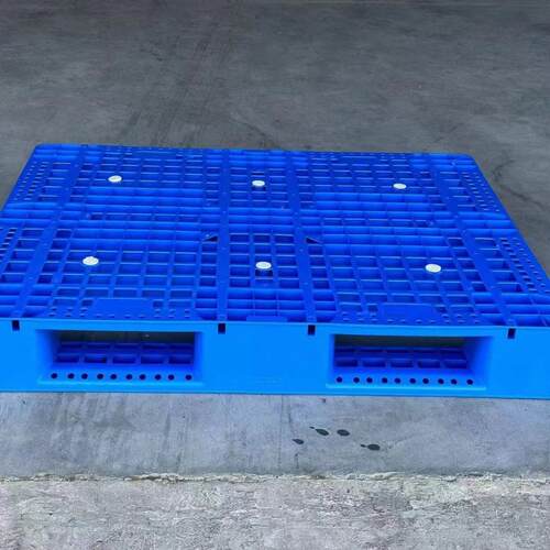 自专动化立体库用塑XIU料托盘，高度可016mm，内置10根钢管