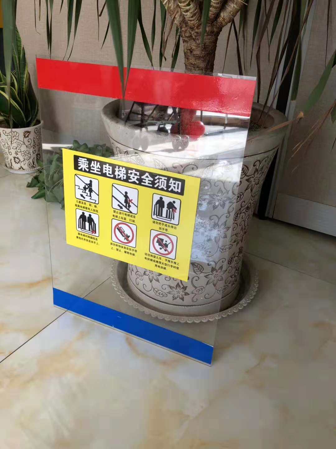 扶梯挡板 防攀爬装置 自动扶梯商用制热电器配件
