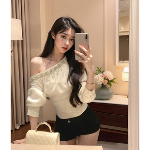 【娇贵星河】2025年春季新款法式气质淑女斜肩衬衫性感纯欲上衣女