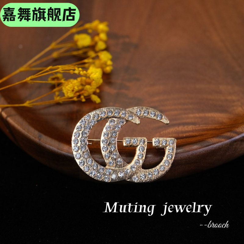 字母双镶钻复古胸针气质合金胸花女式防走光衣饰 别针扣,节庆用品/礼品,胸花,淘宝优惠券,粉丝福利购,淘宝优惠卷