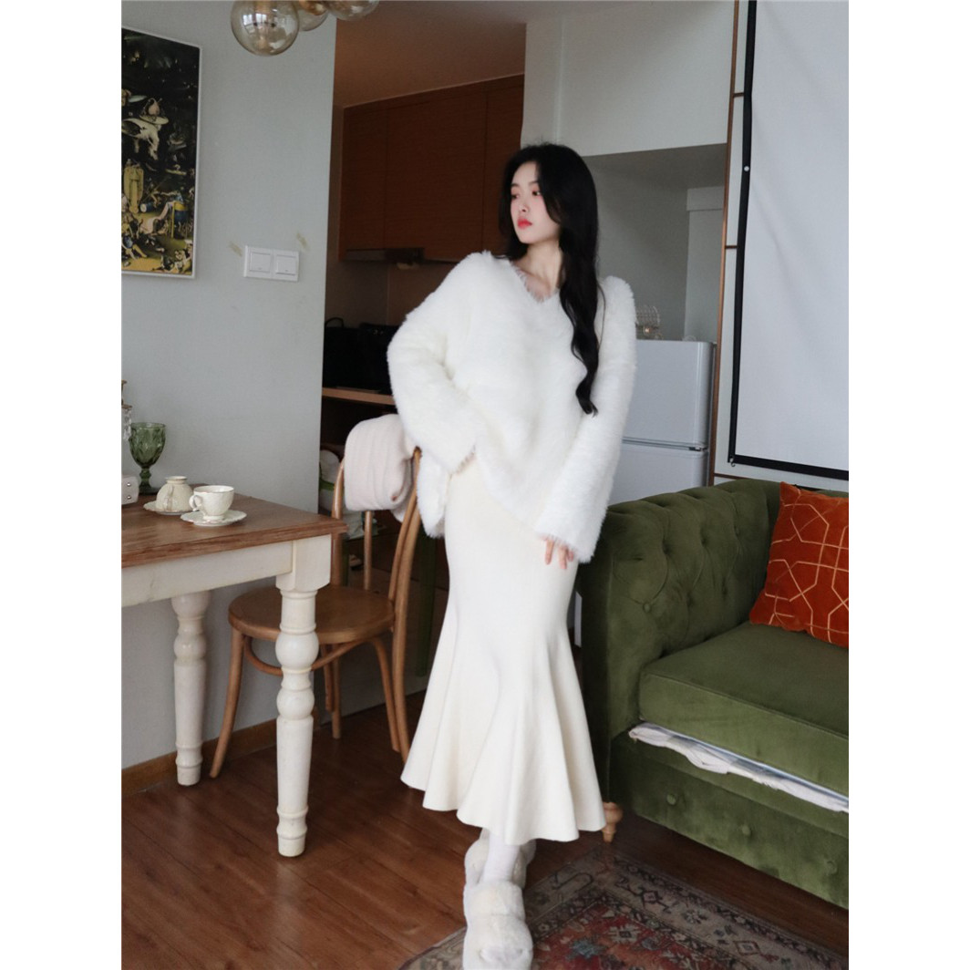 孕妇水貂绒毛衣半身裙两件套秋冬软糯温柔V领宽松慵懒风针织套装