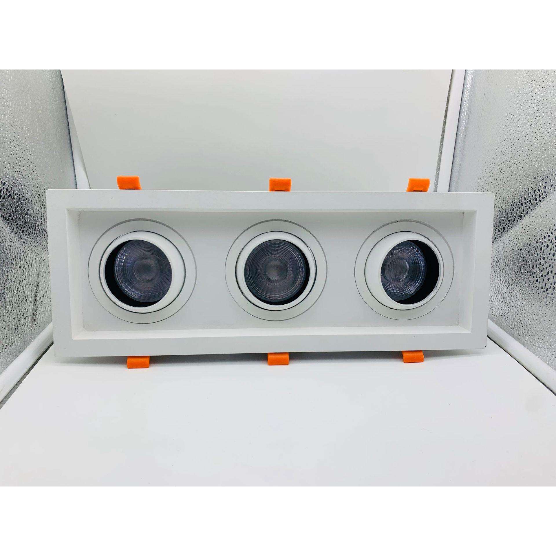 三头牛眼灯3*35W