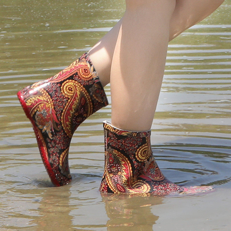 新款时尚雨鞋雨靴女防水中筒橡胶水鞋轻巧日韩款外穿加绒胶鞋套鞋