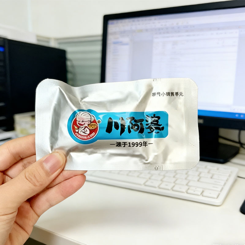 川阿婆豆卷金针菇熊猫款辣条零食辣片休闲食品海带豆腐干休闲零食