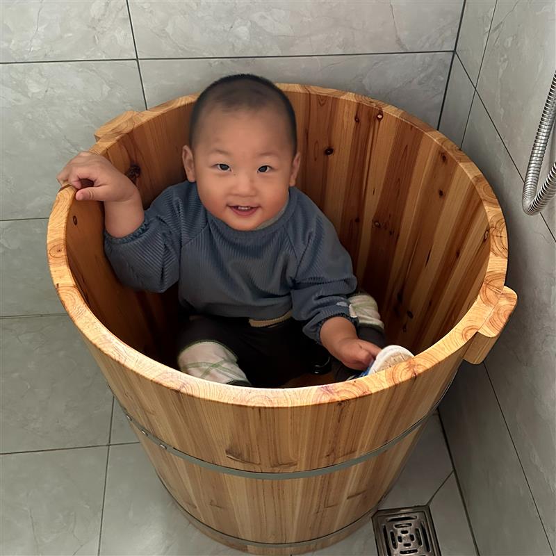 儿童洗澡木桶圆形浴桶洗澡沐浴可坐家用泡澡桶加厚小孩沐浴桶保温