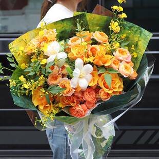 武汉上海鲜花同城速递玫瑰郁金香混搭花束送女友武汉花店专人配送