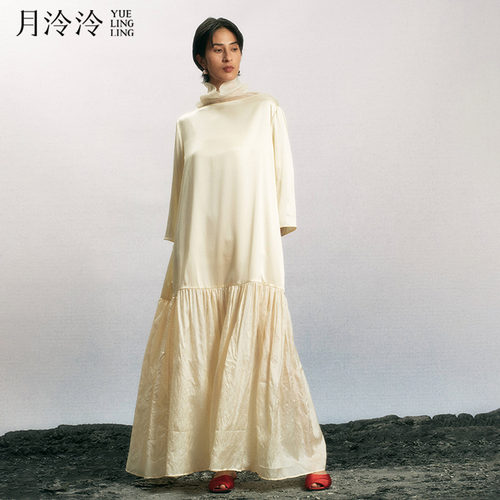 月泠泠一字肩宽松连衣裙