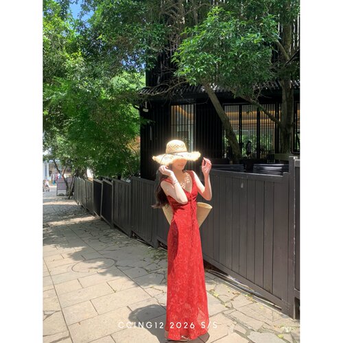 Ccing12【夏日红玫】法式红色V领印花碎花连衣裙修身度假吊带裙