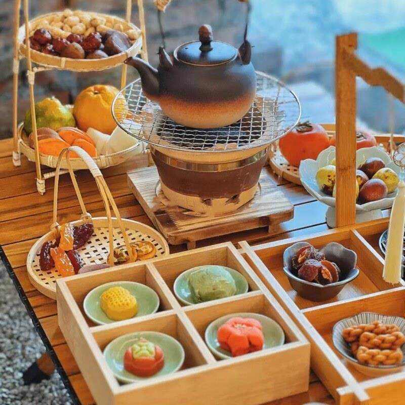 采购产品户外泡茶水果盘，围炉，小吃，糕点，露营风格四方格子，