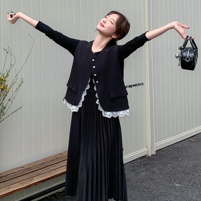 今年流行爆款温柔风连衣裙套装女2026初春新款蕾丝花边马甲两件套