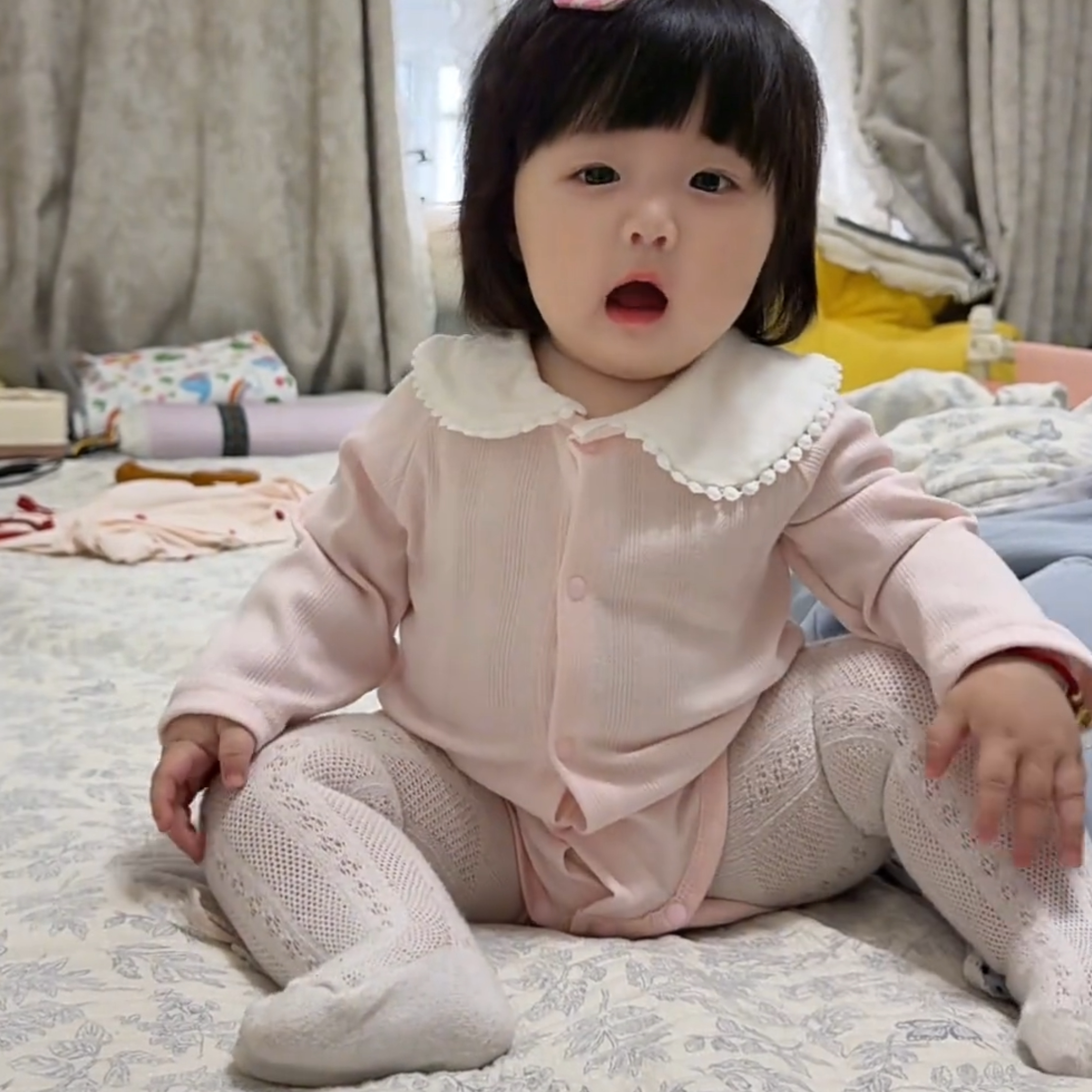 新生儿女宝长袖包屁衣春秋打底婴儿娃娃领三角爬服宝宝睡衣