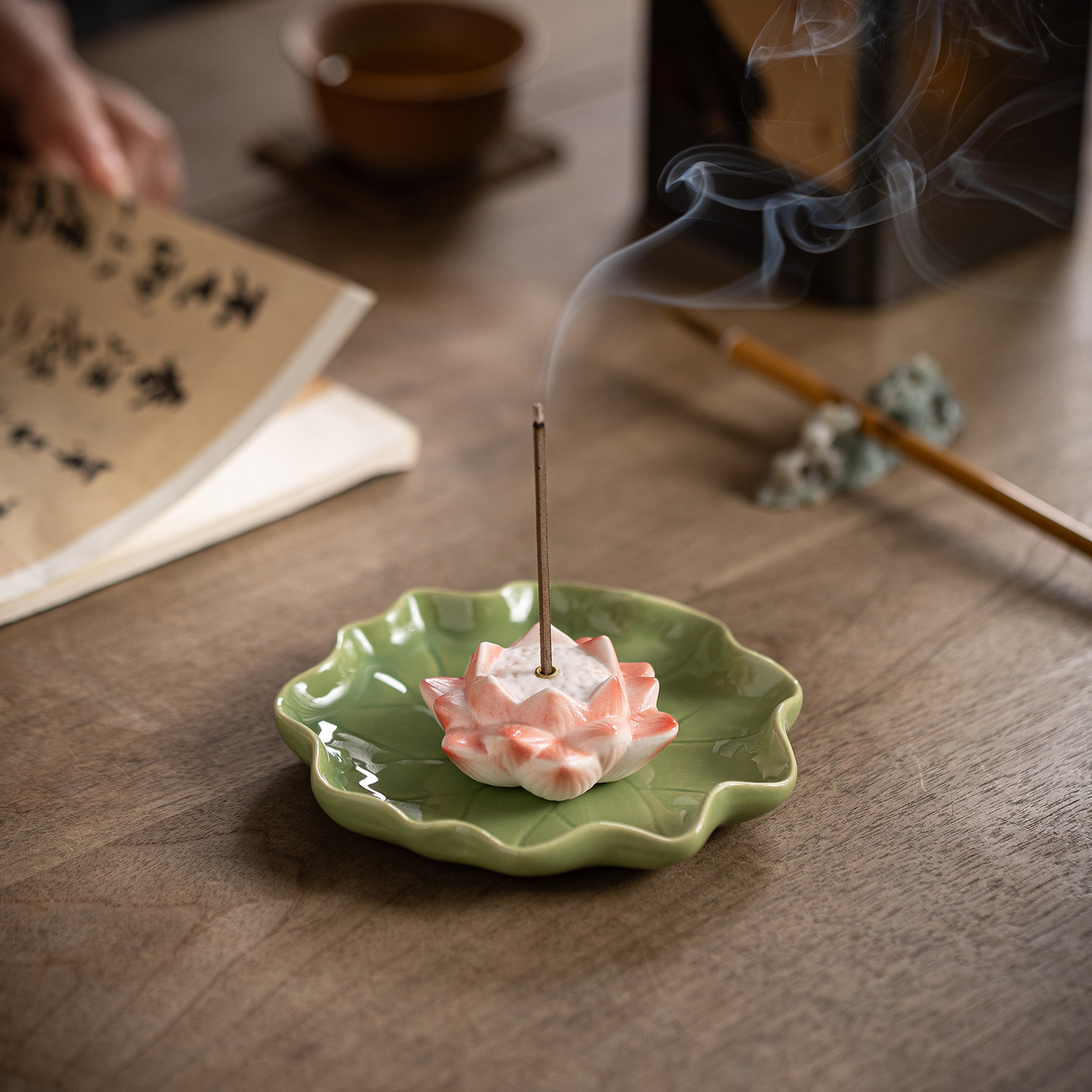 手工陶瓷莲花禅意香薰炉图片