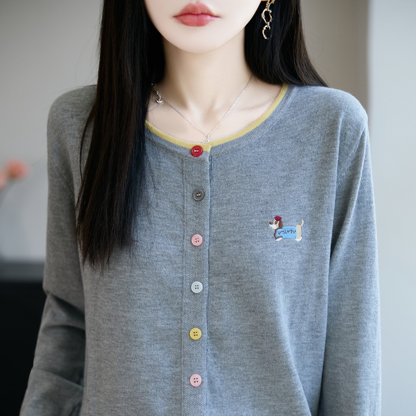 法式撞色彩扣针织开衫女短外套毛衣2026新款精纺刺绣洋气小衫上衣