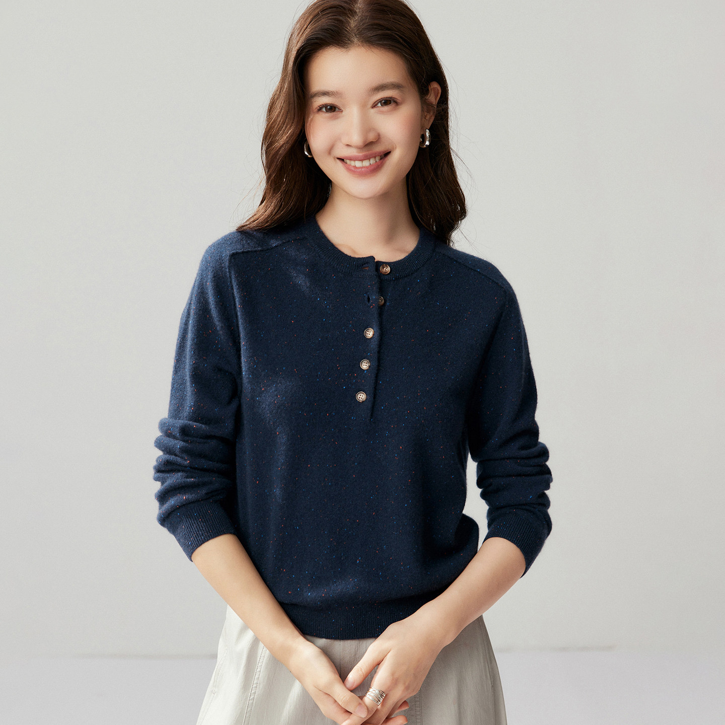 纯山羊绒衫女圆领半开纽扣针织衫