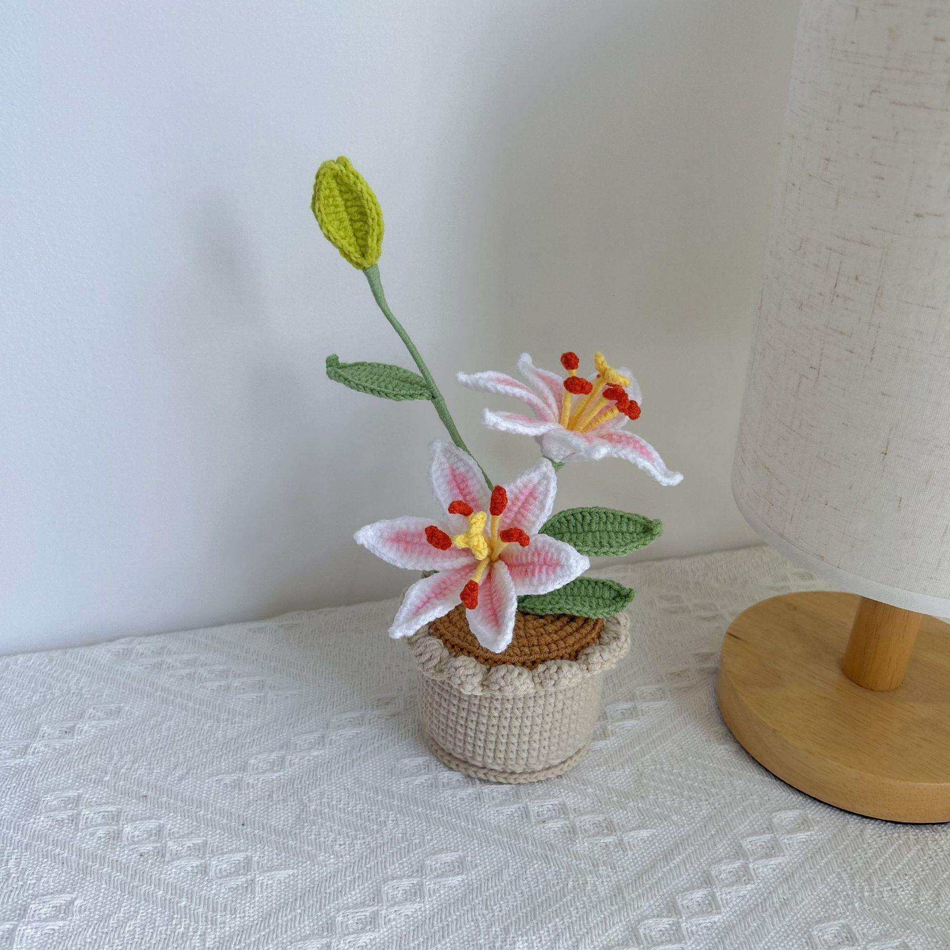 跨境成品钩织双头小百合花盆栽 手工毛线仿真花摆件家居装饰
