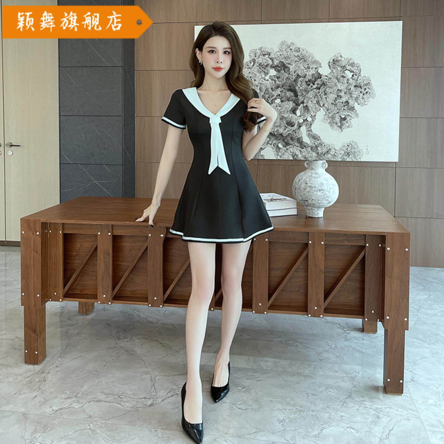 新款气质技师风黑色开叉短裙|