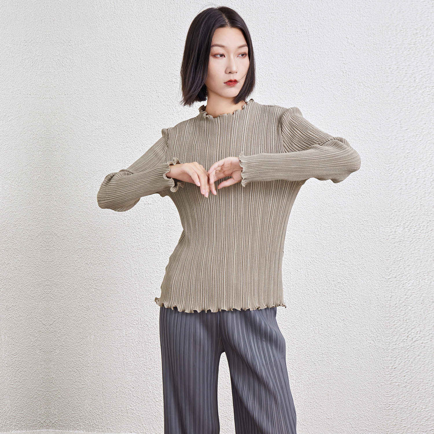 三宅半高领长袖T恤女2024年冬季新款女士压褶花边领打底衫上衣潮