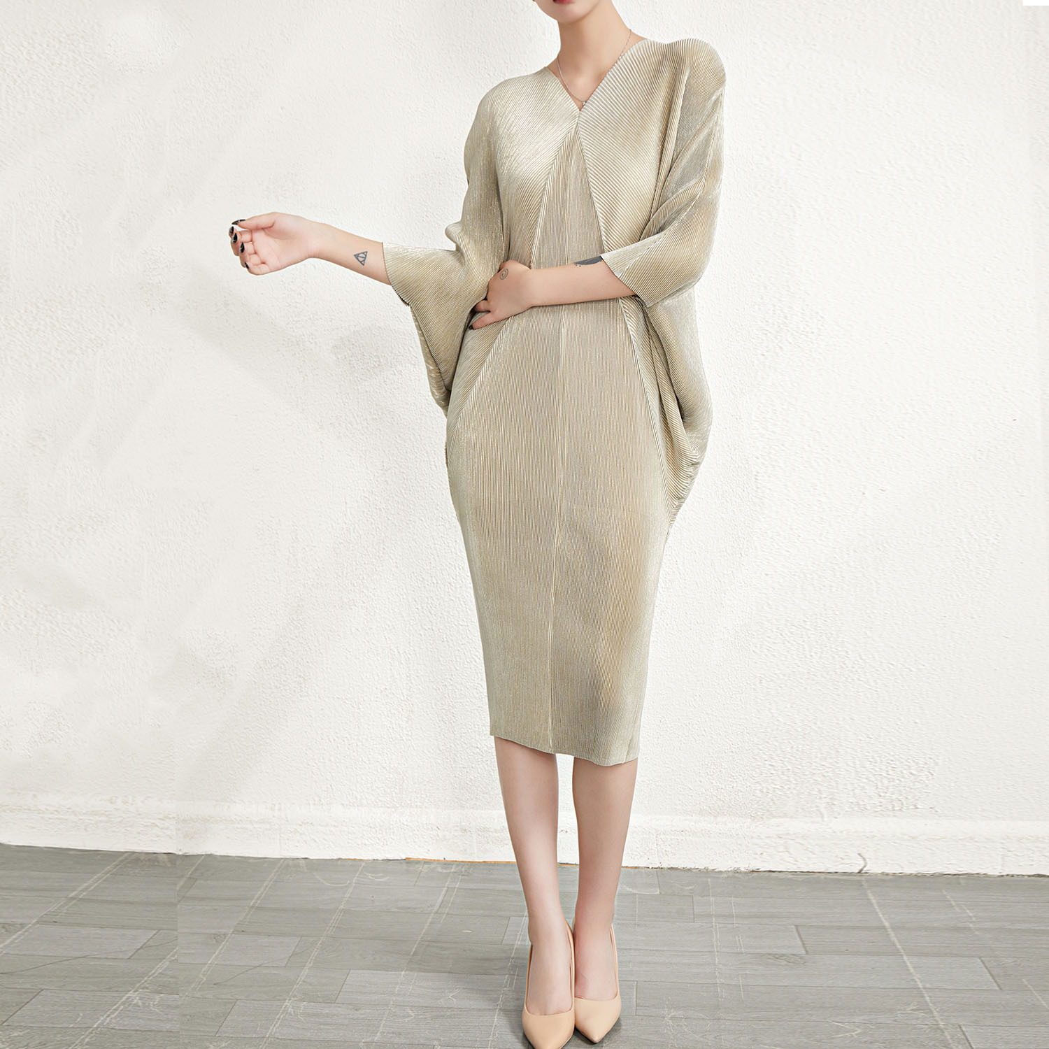 大码V领连衣裙女新款欧美礼服胖mm高级感褶皱遮肚显瘦长裙子