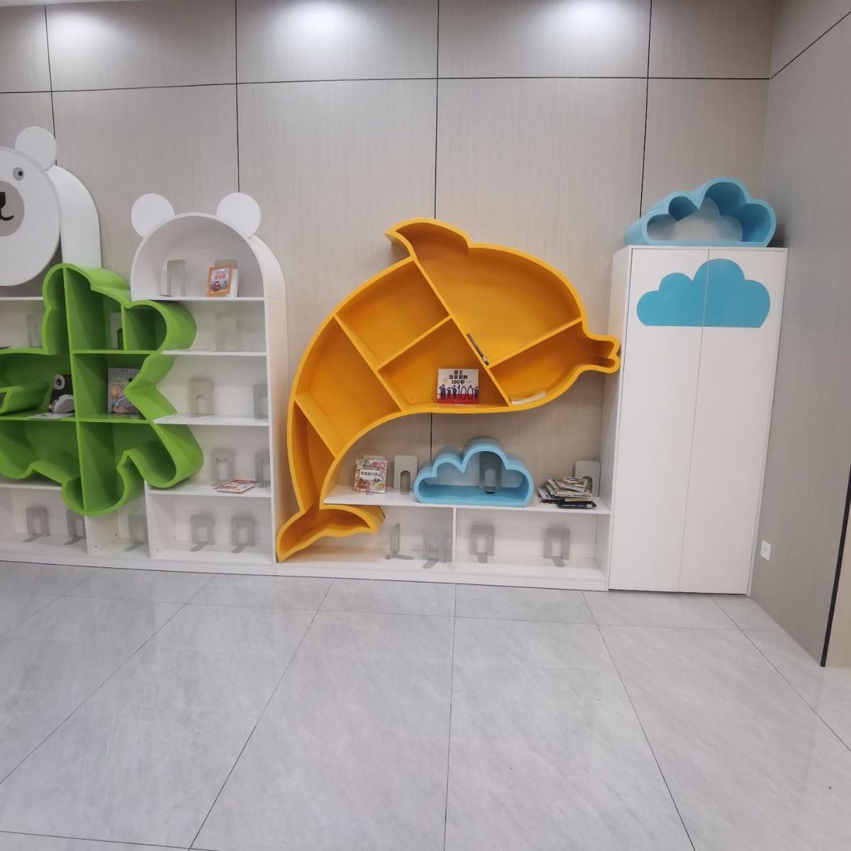 创意儿童书房鲸鱼墙饰墙上置物架客厅装饰品壁饰幼儿学校挂件书架