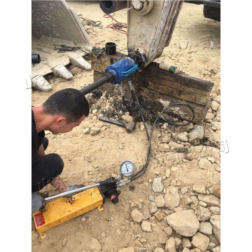 小型便携式轴套压装机 手电一体液压压装机 履带式挖掘机维修工具