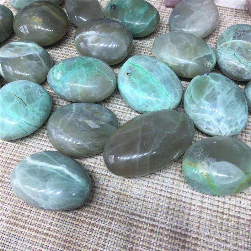 厂家天然绿月光把玩石原石打磨手部按摩石跨境直播摆件500g