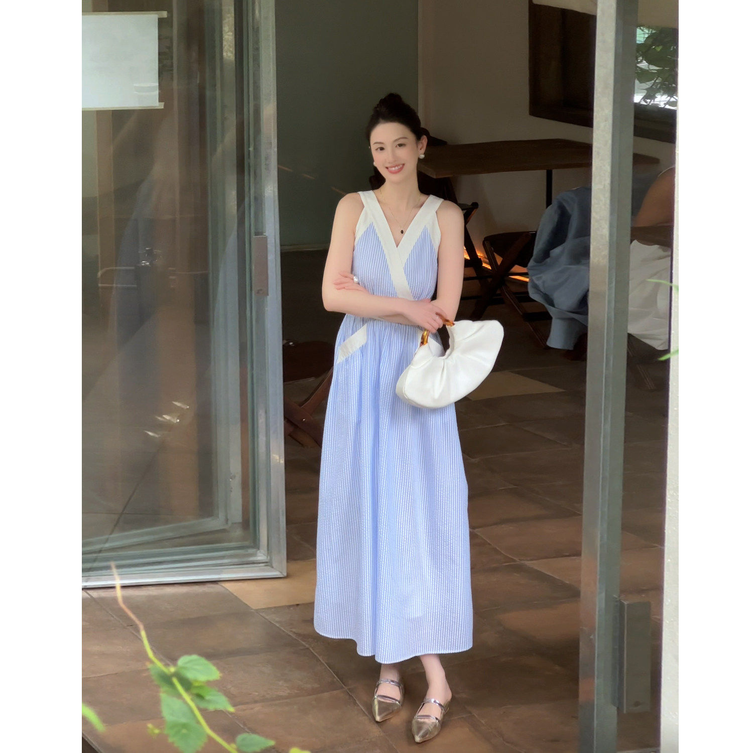 【廖廖粉丝专享】小众设计感收腰显瘦无袖V领连衣裙LZ2112