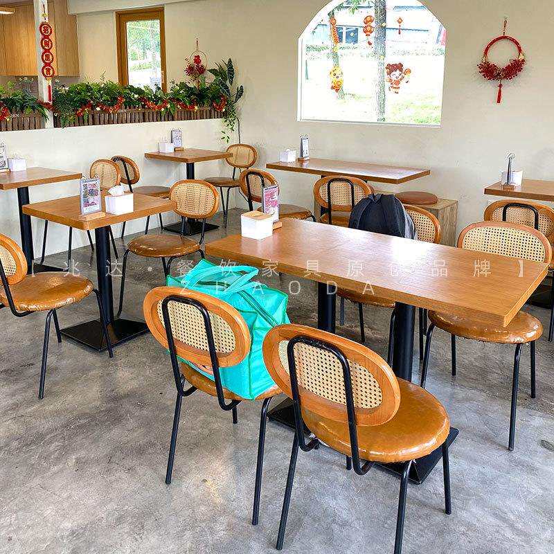 简约乡村咖啡桌椅西餐厅饭桌小吃汉堡实木餐桌椅子网红商用洽谈桌