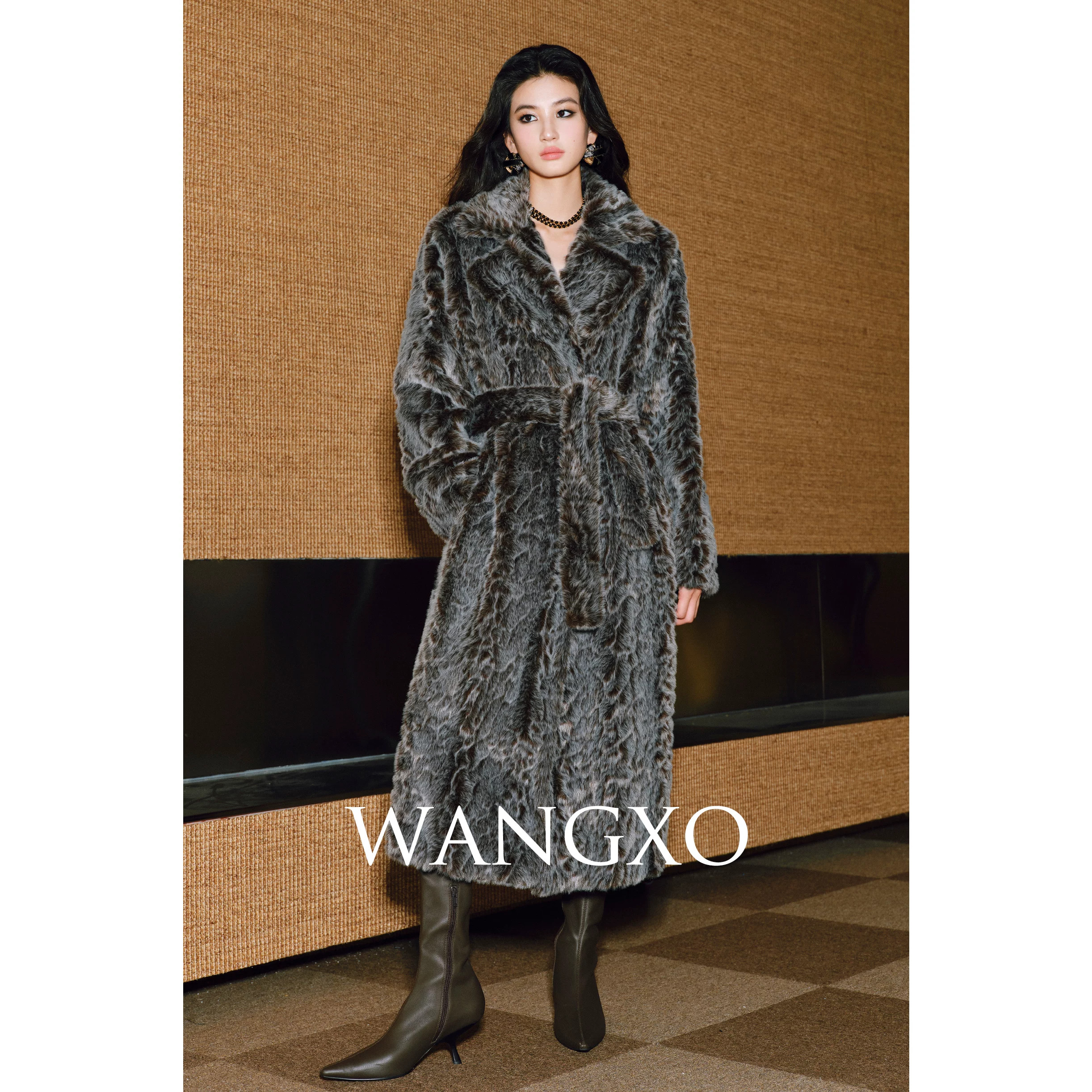 WANGXO|高定小湖羊水波纹理质地|造型感腰带翻领长款皮草大衣
