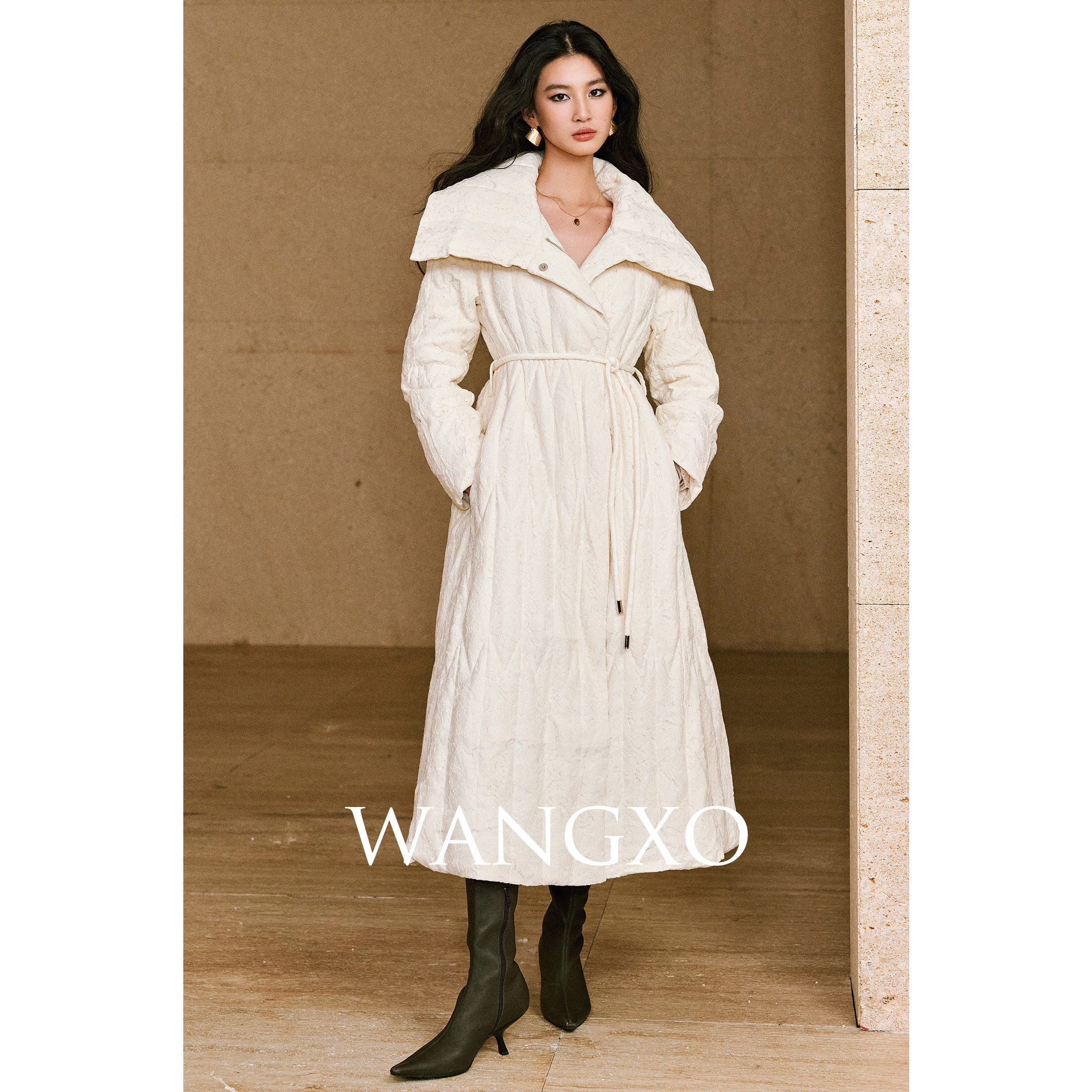 WANGXO｜高定精致蕾丝｜轻暖90白鹅绒石墨烯大翻领收腰A摆羽绒服
