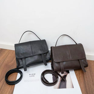 TANGFEEL极简风头层植鞣羊皮信使包女单肩斜跨邮差包通勤剑桥包真