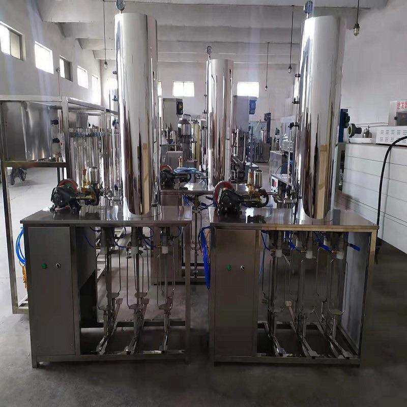 小型果味果汁碳酸饮料混合机生产设备灌装机带气苏打酒加气灌装机