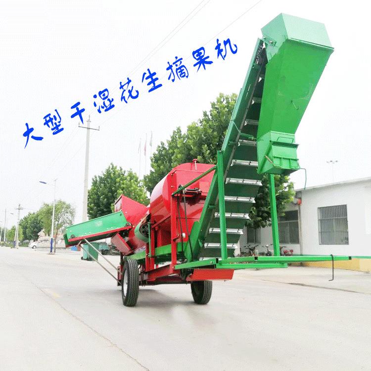 拖拉机后出轴带动的大型花生摘果机可随走随摘干湿两用带自动装袋
