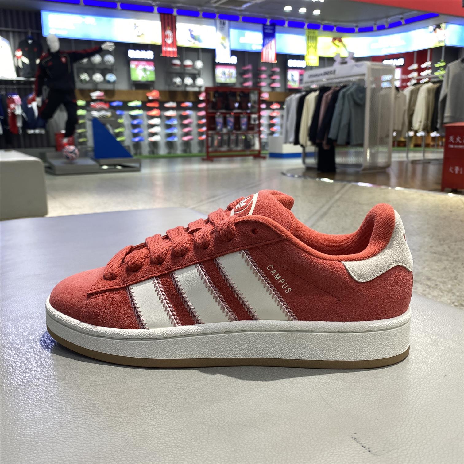 阿迪达斯新款翻毛牛皮情侣男生板鞋男款女款男士高端休闲鞋JQ5805