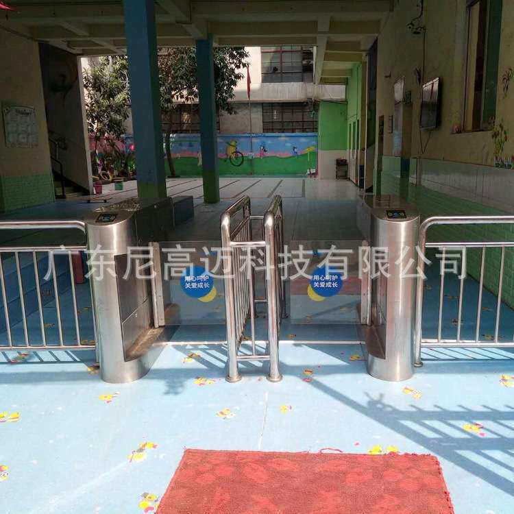 双通道门闸不锈钢电动摆闸全高转闸三棍栅幼儿园打卡出入口挡闸机