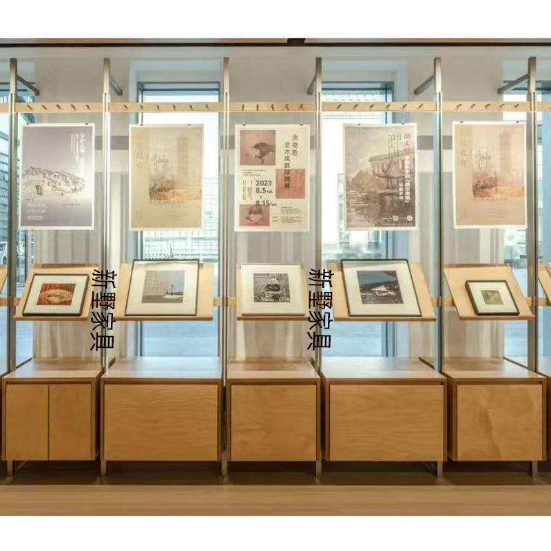 简约设计师店铺落地铝型材书架桦木多层板带轮展示柜亚克力吊牌架