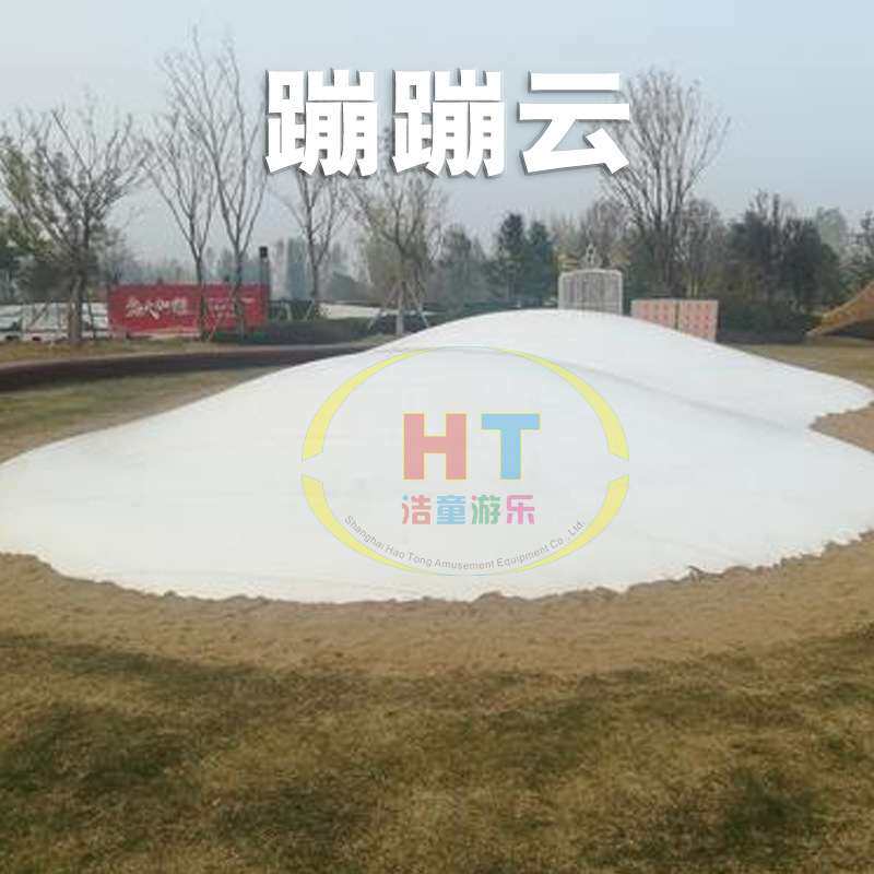网红蹦蹦云跳跳云草地沙窝充气设备景区农庄网红游乐项目