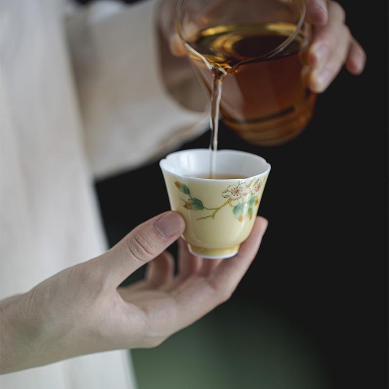 明知山志 鹅黄小桃语云灵茶杯 手绘桃花品茗杯玉泥花口品茗杯