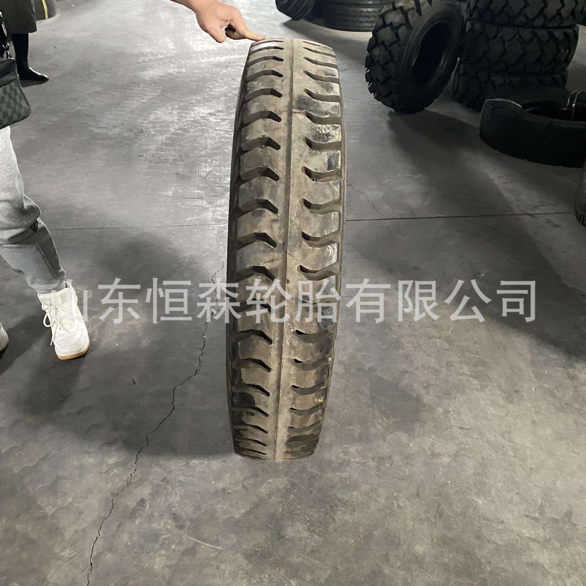 前进1000-20矿山卡货车工程轮胎羊角花纹 1100-20城市洒水车轮胎