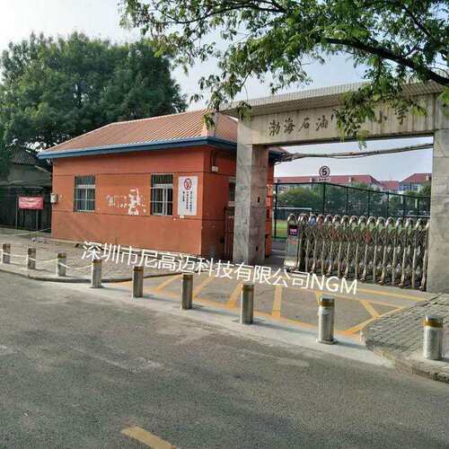 云南小学门口升降防撞柱路障 不锈钢液压一体式止车路桩 防恐路柱