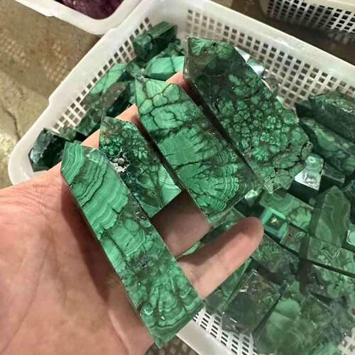源头厂家跨境热销天然孔雀石立柱纹路清晰独特办公室装饰工艺品