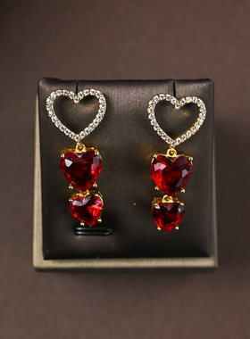 青岛新款红色爱心耳饰轻奢气质百搭设计感耳钉批发女高级感秋冬