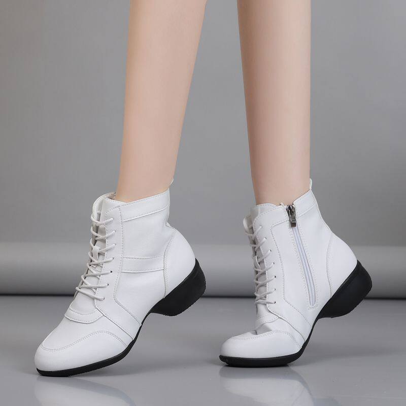 2026新款白色真皮舞蹈鞋女软底春秋外穿广场舞鞋中跟高帮水兵舞现