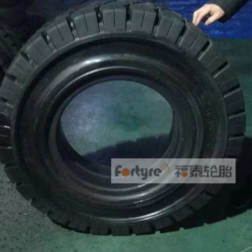 供应10.00-20叉车拖车用实心轮胎、配轮辋